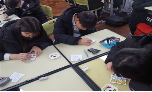 1학년 ‘꿈 타일 액자’ 만들기 1
